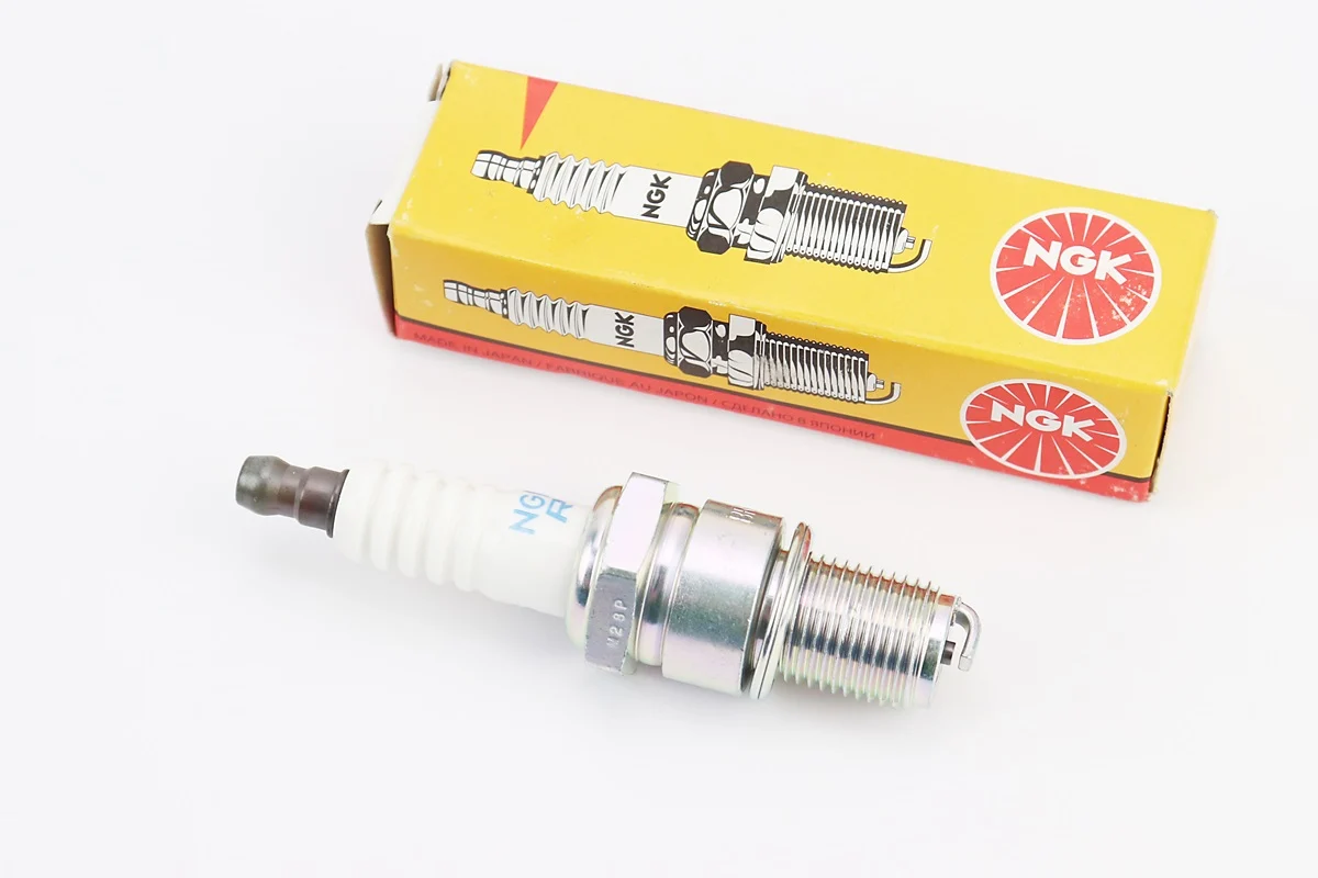 Свічка 2Т BR8ES - M14 L18 (контакт SAE-євро) (S_354696)