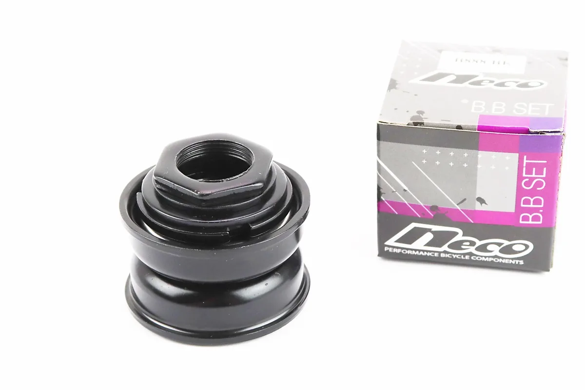 Кріплення каретки BMX з чашками Ø43,1мм, чорне B888 (P_411390)